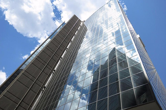 高空維修選蜘蛛車還是吊籃？5種場景匹配關(guān)鍵需求